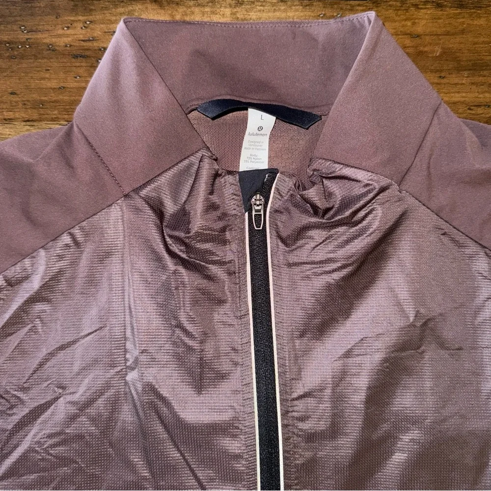 Men’s Large, Lululemon x Barry’s Fast & Free Jacket, Cherry Cola, MSRP $188 - Picture 4 of 10